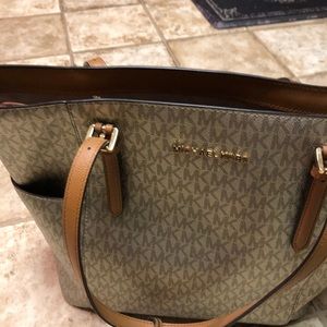 Beautiful Michael Kors shoulder bag